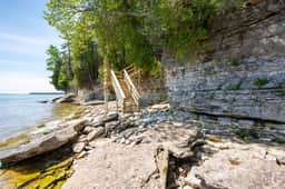 6018 Lakeshore - Image 2