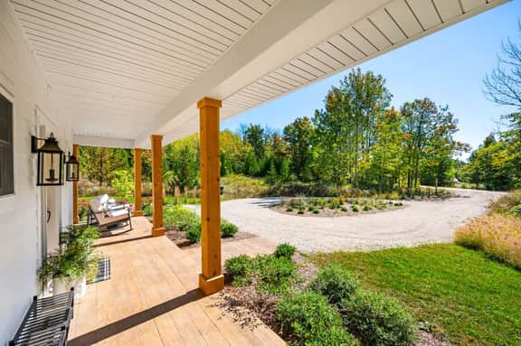 Porch House - Image 5