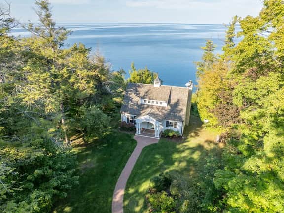 Garrett Bay Road - Image 2