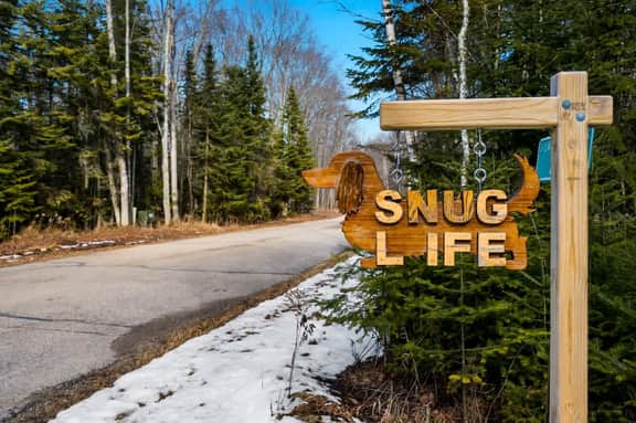 Snug Life - Sturgeon Bay Lakefront Cabin - Image 4